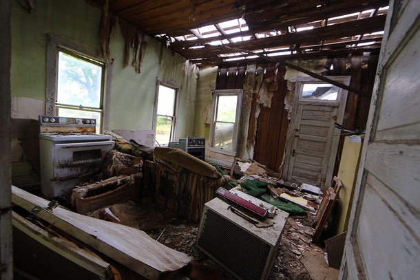 Front room of abandoned home in Smiley TX 