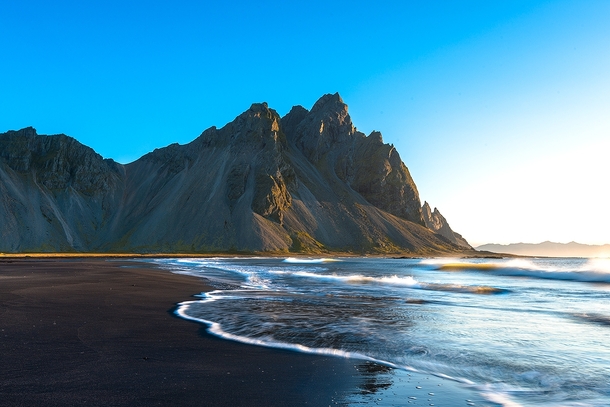 Golden morning light hits the shores of this wild beach along southern Iceland OC 