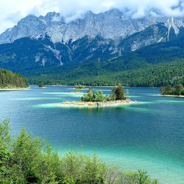 Gorgeous view of Eibsee Lake under Zugspitze Germanys tallest mountain OC 