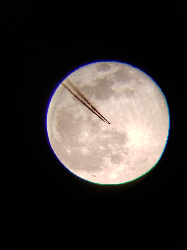 Got some great pictures of the moon tonight First time Ive ever caught a plane as well -- Chicago area