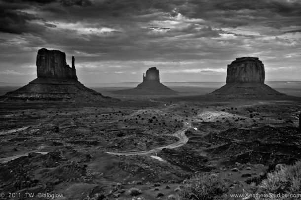 Got to Monument Valley after a  hr drivejust in time to catch some interesting light 