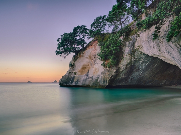 Hello from the other side - Cathedral Cove New Zealand 