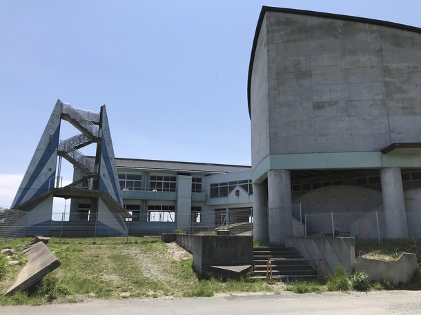 Hello there first time user This is a photo of the Namie Choritsu Ukedo Elementary School Its been abandoned since the  Tohoku earthquake and tsunami Its also abandoned due to its less-than-km proximity to the Fukushima Daiichi Nuclear Power Plant