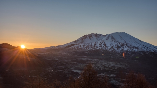 Here comes the sun Mt St Helens 