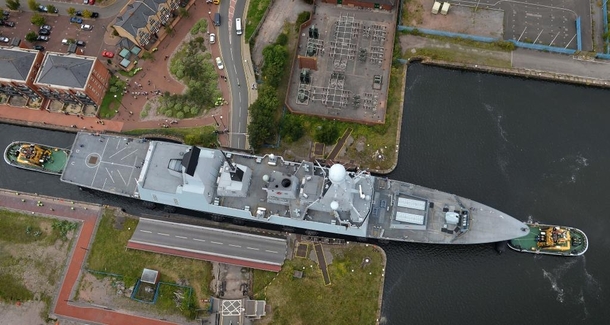 HMS Duncan squeezing into a Cardiff dock 