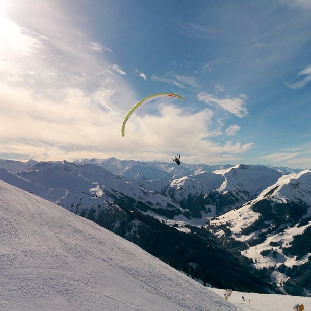 I saw a Flying parapente at saalbach hinterglemm