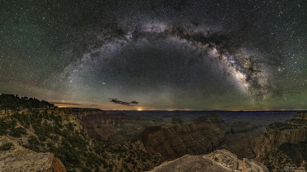 I visited the Grand Canyons North Rim at night and it was incredible 