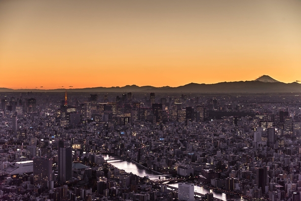 I went up the Tokyo Skytree at sunset 