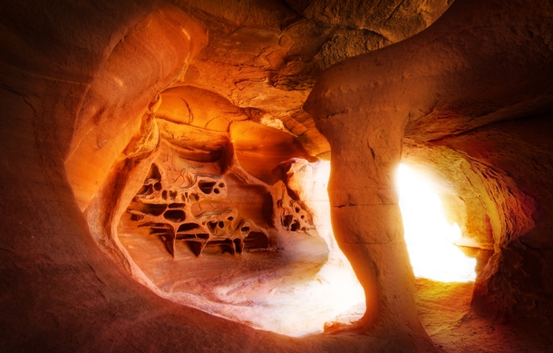 Incredible secret cave-chamber I just found in the desert - Valley of Fire NV 