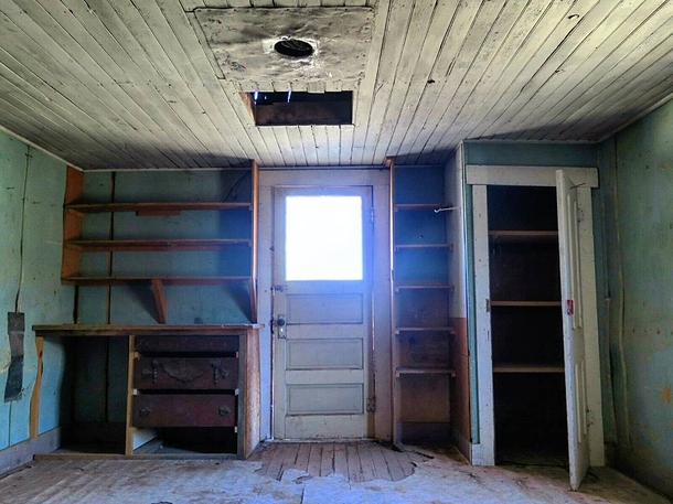 Inside an abandoned ranch house in Petrified Forest National Park 