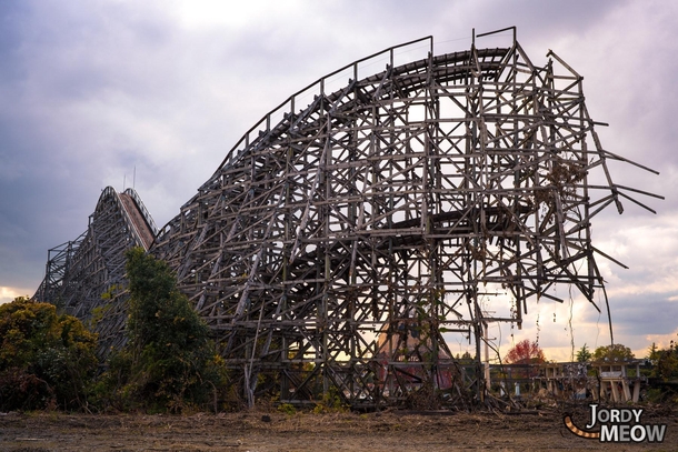 Last days of the wooden roller-coaster of Nara Dreamland 