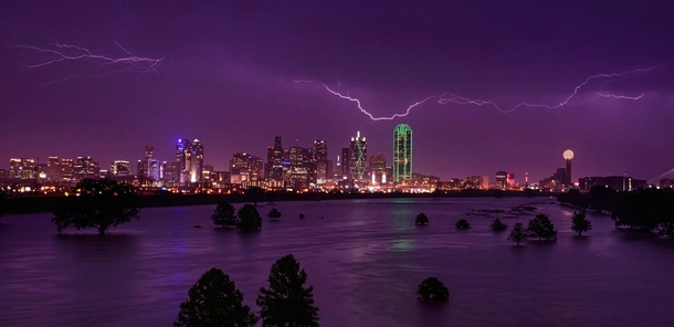 Lightning above Dallas by reddits Lostchild 