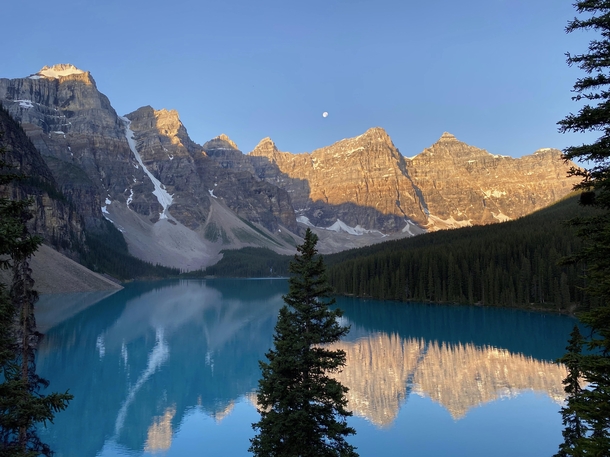 Lived  hours from this for  years and last Thursday was my first time going Everyone needs to see this once in their life Moraine Lake Banff National Park AB 