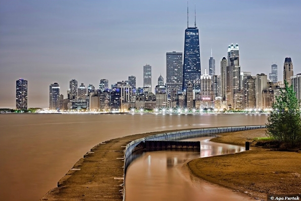 Long exposure of the Chicago Skyline from the North side 