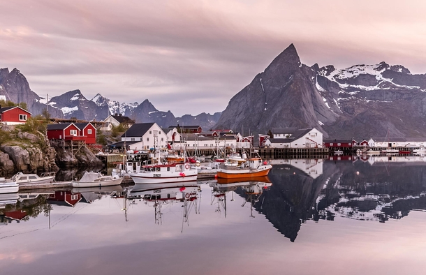Midnight in the small fishing village of Hamnya Lofoten Norway Photo by Europe Trotter 