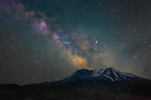 Milky way over Mount St Helens The shot was well worth the wait  x  OC