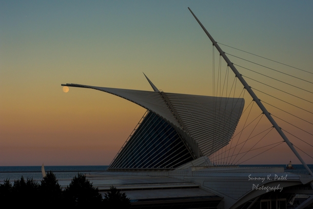 Milwaukee Art Museum with the moon under its wing 