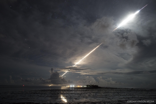 MinuteMan III ICBM re-enters atmosphere in Marshall Islands 