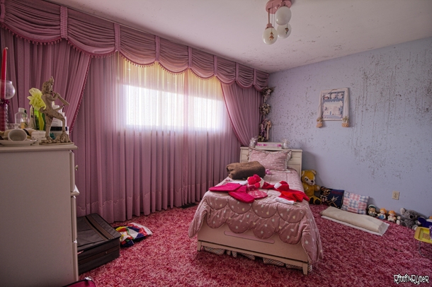 Moldy Pink Bedroom Inside an Abandoned Time Capsule House 
