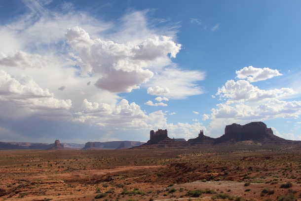 Monument Valley - Love the Western Skies 