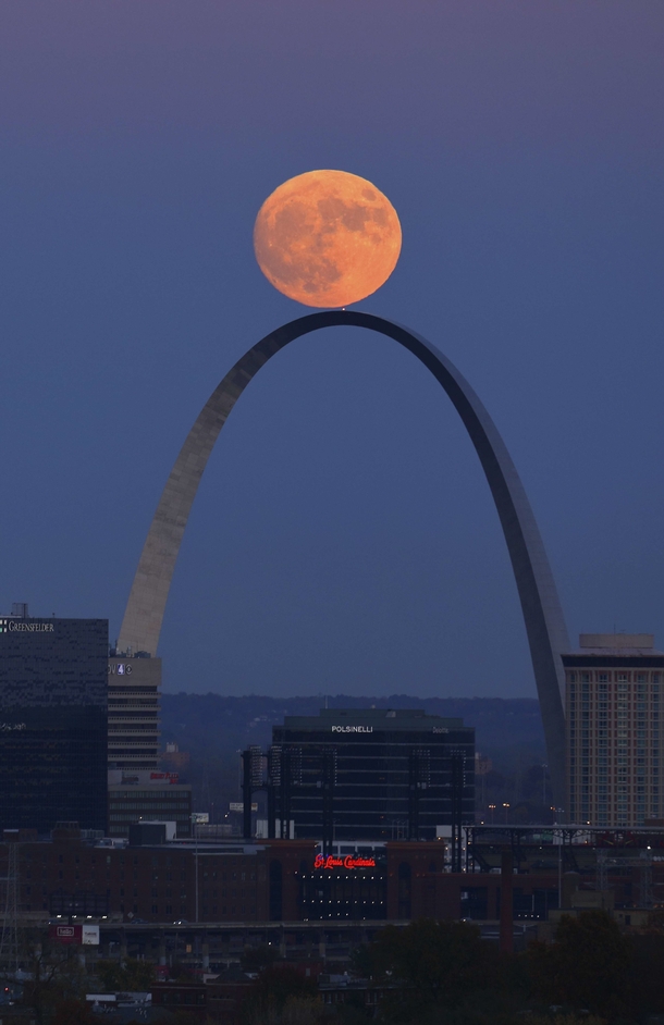 Moon rolling on St Louis Arch David Carson 