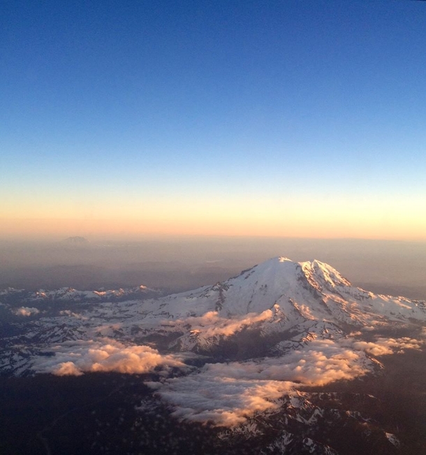 Mt Rainier from up high 
