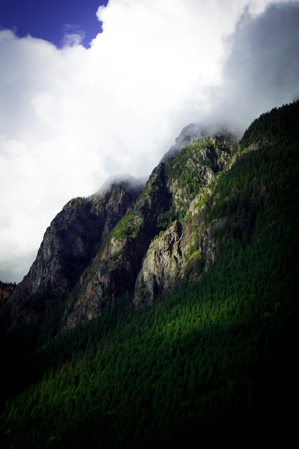 Mt Si in North Bend WA is looking O so heavenly today 