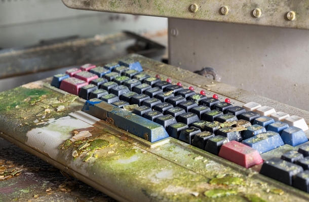 Old keyboard in a long abandoned building 