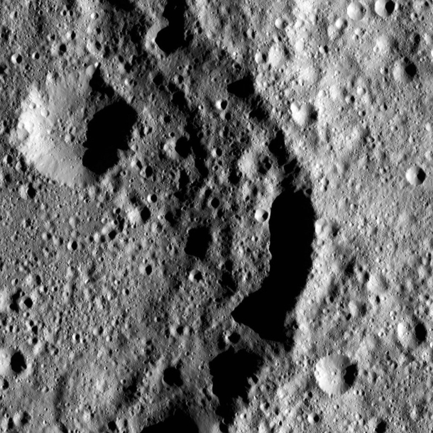 Omonga Crater on Ceres 