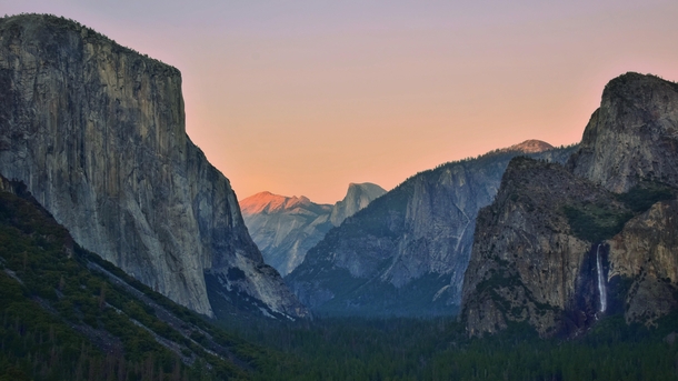 One of the most beautiful sights Ive ever seen Sunset at Yosemite Valley Yosemite National Park CA 