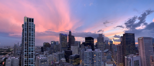 One of the most colorful Chicago sunsets Ive ever seen no filterseditsetc