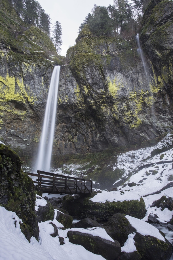 Oregons Ellowah Falls Surrounded by Snow 