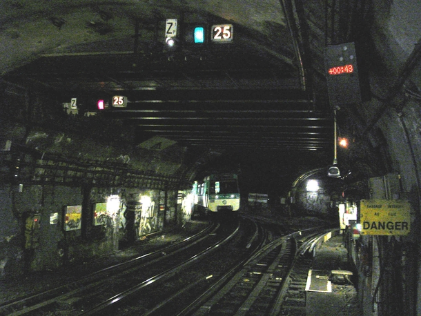 Paris Mtro underground rail junction 