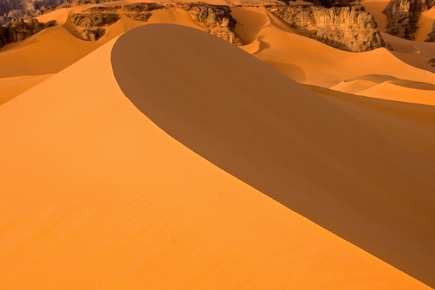 Perfect dune Tadrart Saraha Desert photo by Rainer Voegeli 