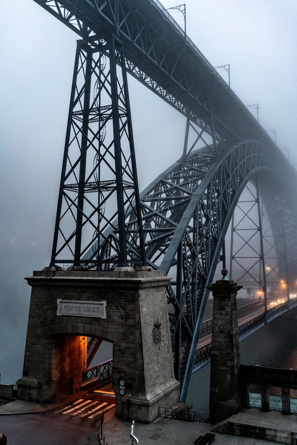 Ponte Luizi Porto Portugal on a fogging morning
