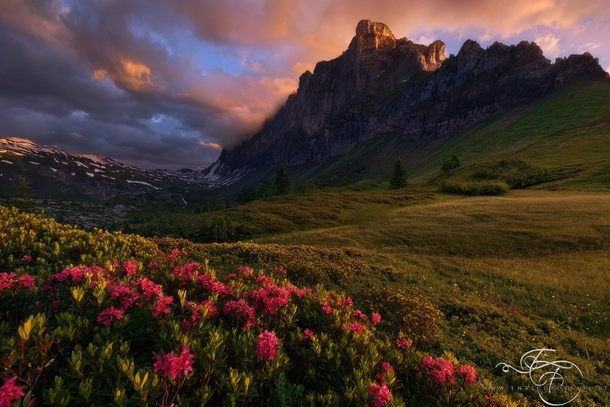 Red clouds after heavy rains on the Alps in Haute Savoie Photo by Enrico Fossati 