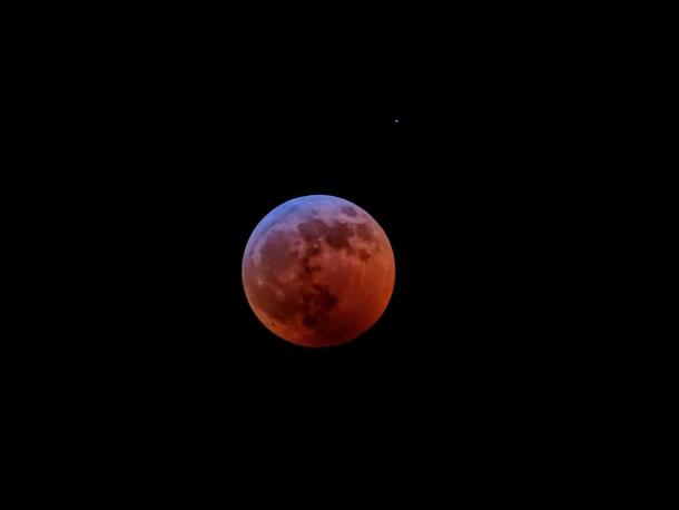 Red moon over Buenos Aires 