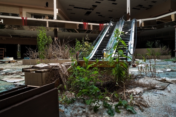Return to the abandoned Rolling Acres Mall Photo by Johnny Joo  more in comments