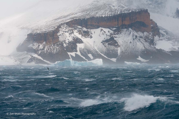 Roaring katabatic winds off the Antarctic ice sheet 