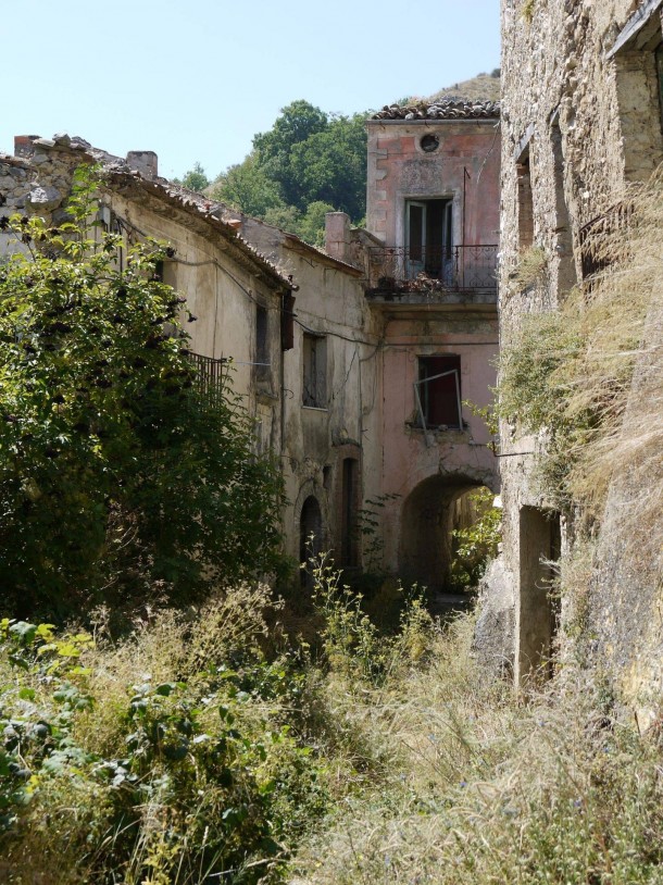Romagnano al Monte Abandoned town in South Italy OC x-post from pics  x 