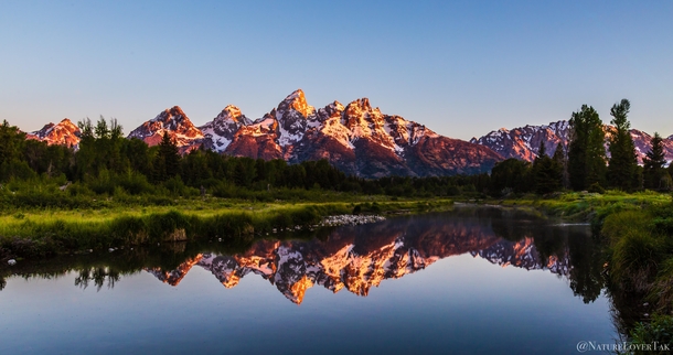 Schwabacher Landing Grand Teton National Park The mountains are calling and I must go Sunrise light hitting the Grand Tetonsviews like this are worth waking up for worth bracing the cold for 