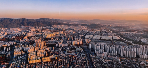 Seoul skyline sunset - Felix Fuchs unsplash 