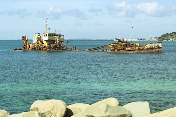 Shipwreck in the Marigot Bay - St Martin 