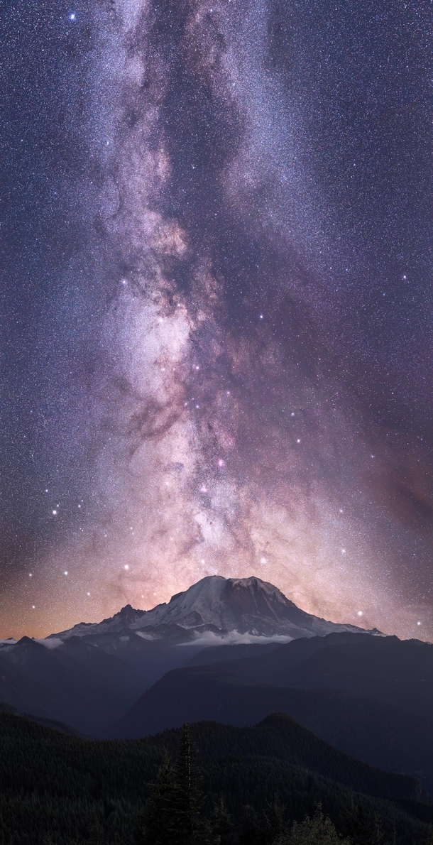 Sky Giant The late August Galactic Core drifts into Vertical alignment with Mount Rainier A  shot Pano at mm using a star tracker at  per shot 