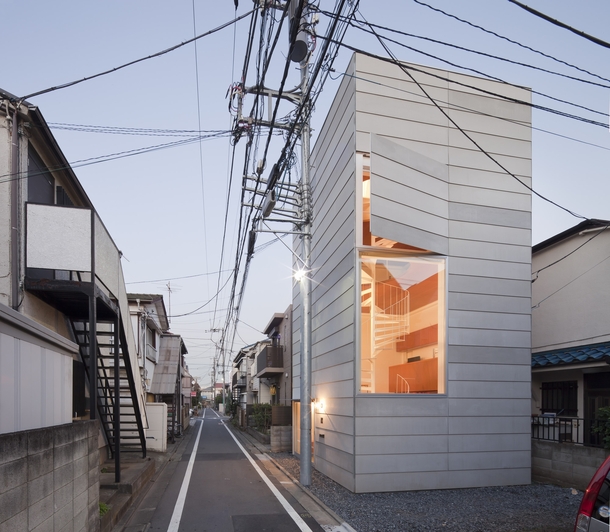 Small house in Tokyo Japan - Unemori Architects 