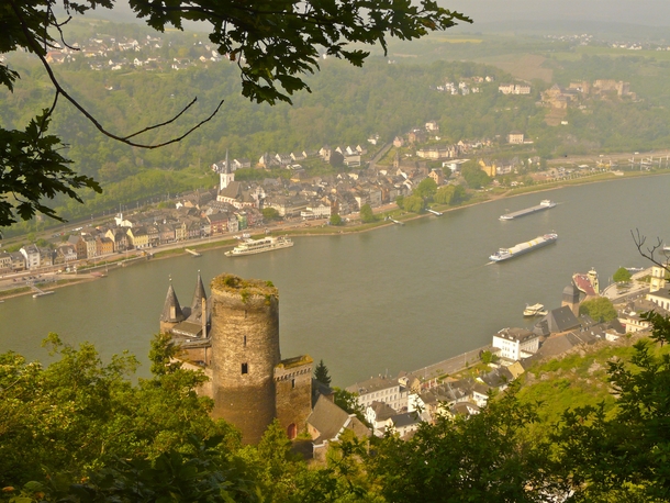 St Goar am Rhein Rheinland-Pfalz Germany  and environs In the foreground Castle Katz and St Goarshausen in the background to the right Castle Rheinfels