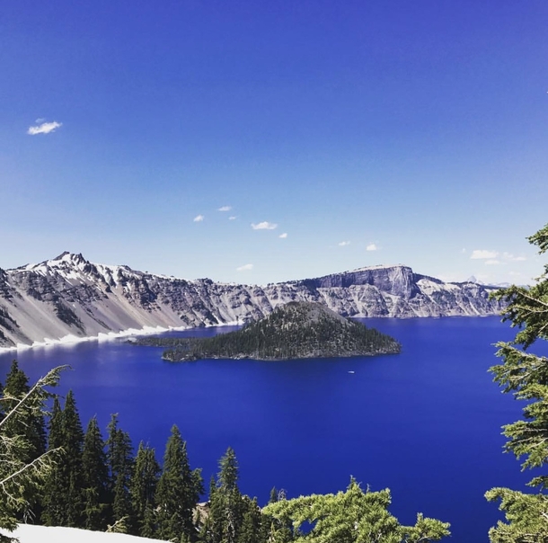 Stopped by Crater Lake as part of a  day cross country trip after graduating college Worth the stop 