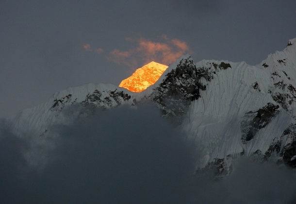 Sun illuminating on Mount Everest  Photo by Dylan Toh
