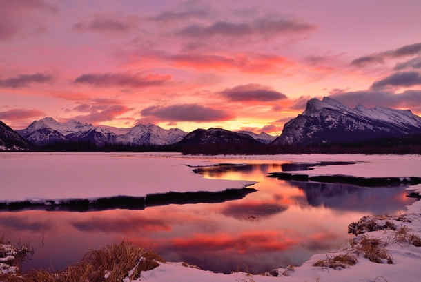 Sunrise - the Vermilion Lakes in Banff NP in the Canadian Rockies  photo by Shuchun Du