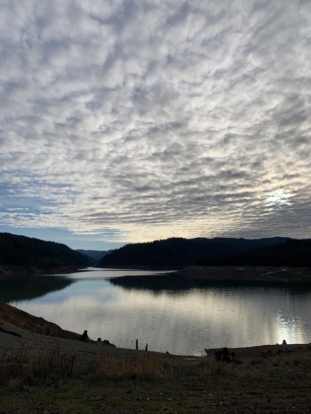 Sunset at Hills Creek reservoir in Oregon
